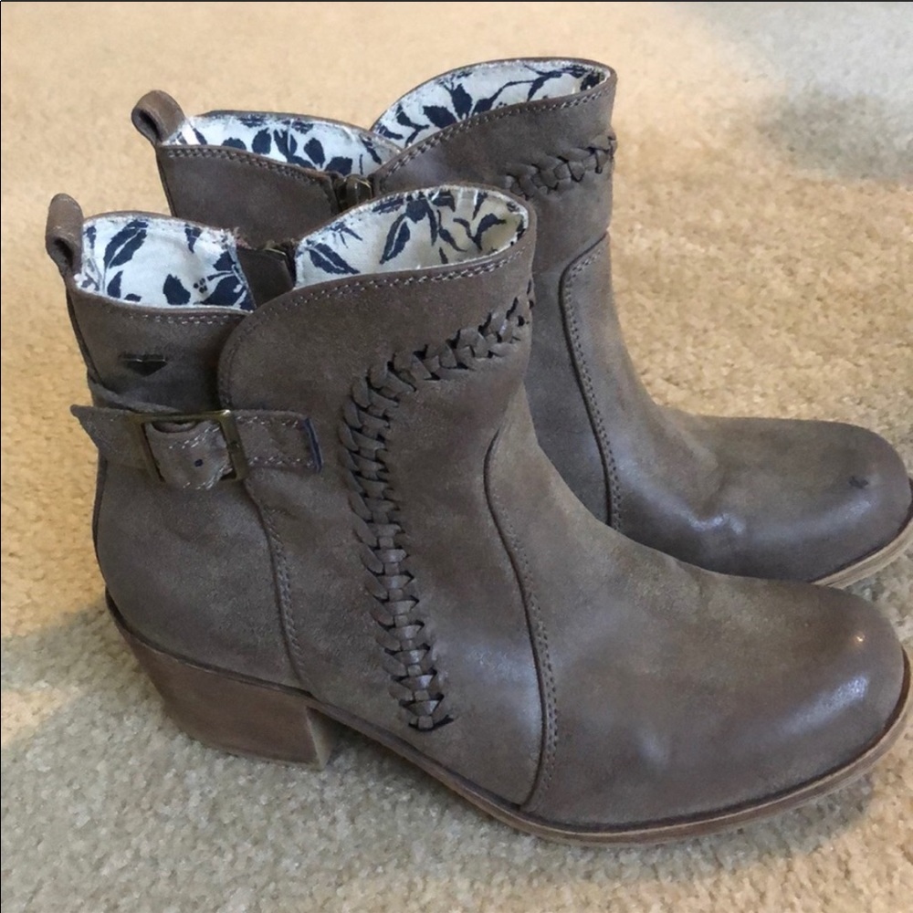 Roxy Booties size 8